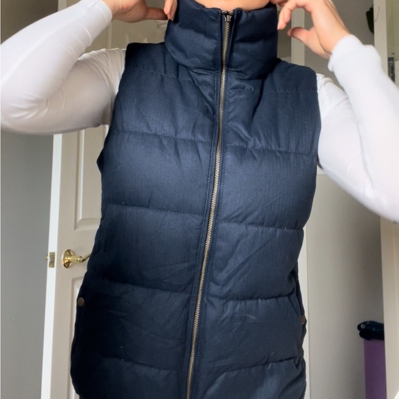 Navy puffer vest - Picture 10 of 11